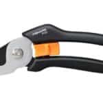 Dvojčepeľové záhradné nožnice P121 Fiskars 1057160