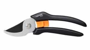 Dvojčepeľové záhradné nožnice P121 Fiskars 1057160